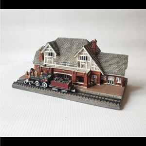 Danbury mint Flagstaff Arizona Railroad Station model 1993 vintage in box